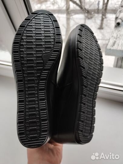 Продам сапоги новые