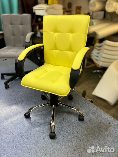 Офисное кресло