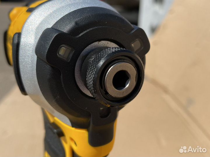 Импульсный винтоверт DeWalt dcf850n atomic