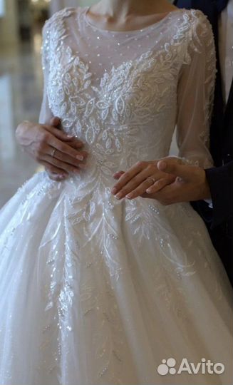 Свадебное платье размер 42-46 регулируется