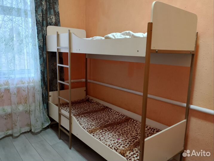 Двухъярусная кровать металлическая