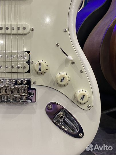 Электрогитара Stratocaster + Комбоусилитель 15 Вт