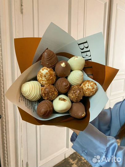 Букеты из фруктов клубника в шоколаде