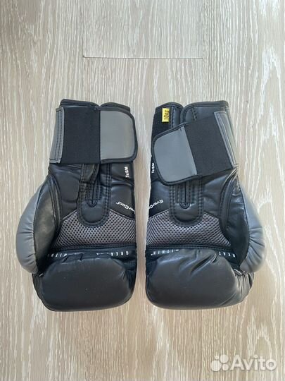Боксерские перчатки 10 oz