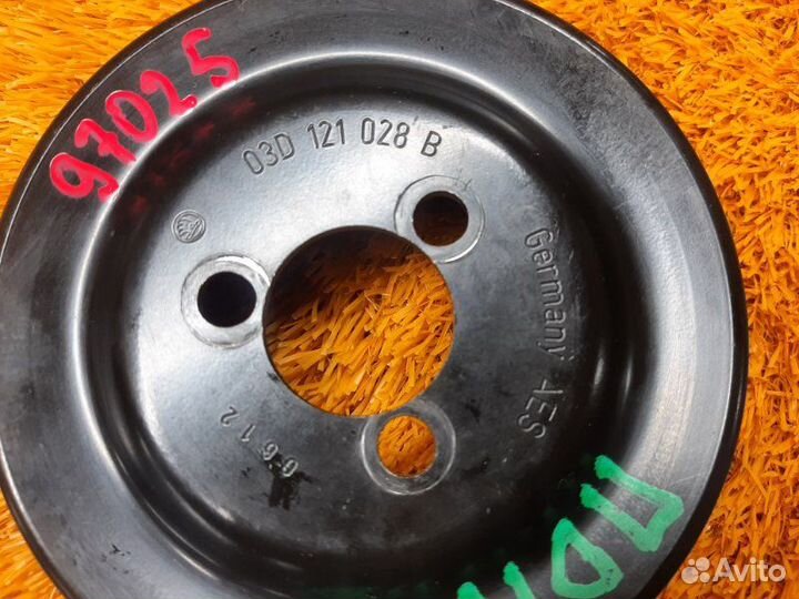 Шкив помпы Volkswagen Passat B7 caxa 2012