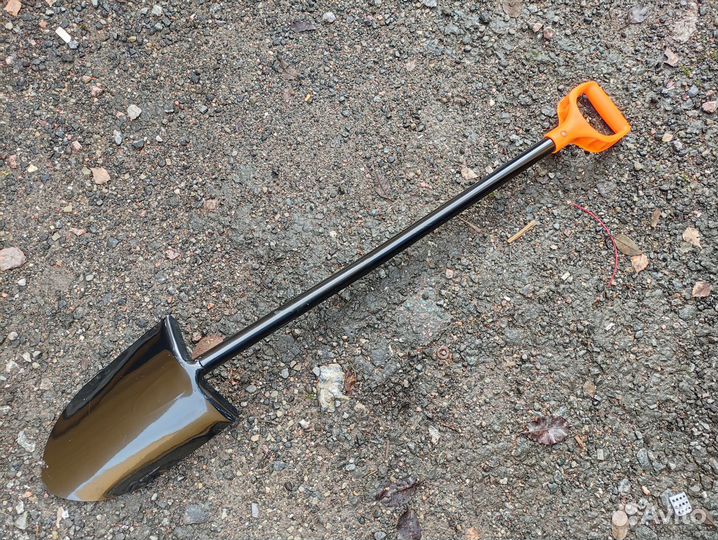 Лопата штыковая длинная ручка Fiskars Solid+ XL