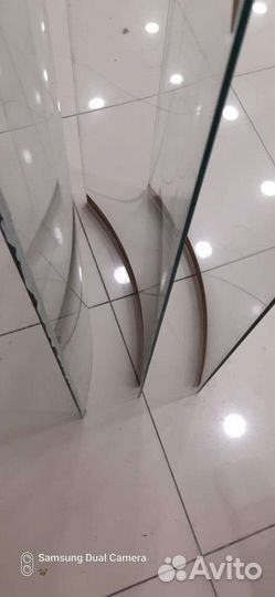 Гнутое стекло для витрины