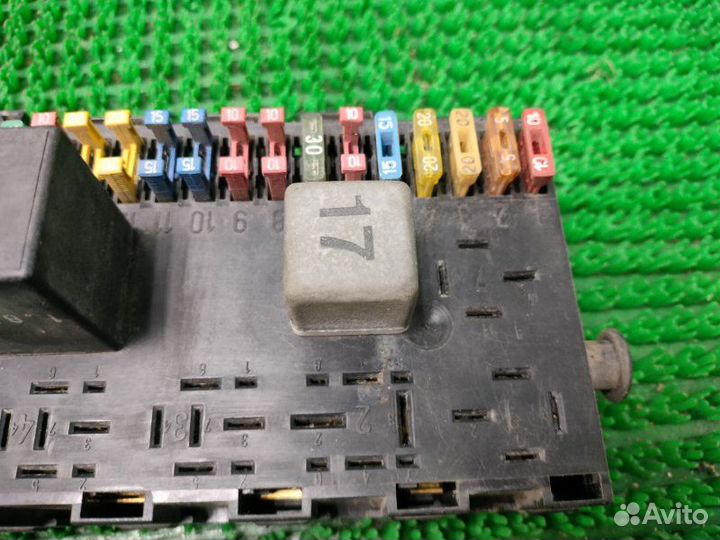 Блок предохранителей Volkswagen Golf 2 HK 1985
