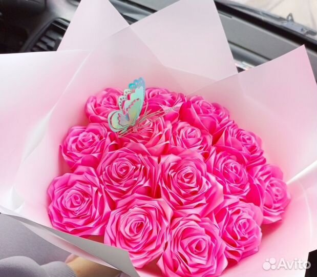 Шикарные букеты роз из атласных лент