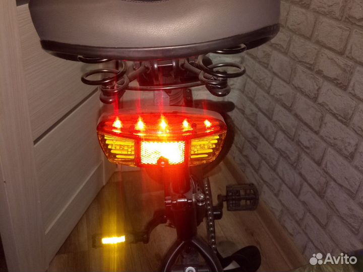 Фонарь задний с поворотниками