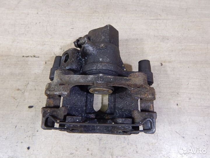 Суппорт задний правый Ford Focus 2