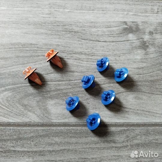 Клипсы молдинга задней двери Хайлендер 2010-2013