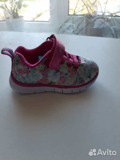 Кроссовки для девочки