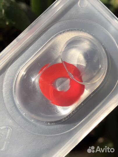 Красные контактные линзы для глаз