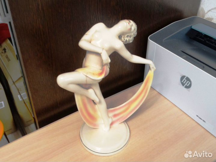 Антикварная статуэтка - Танцовщица с лентами