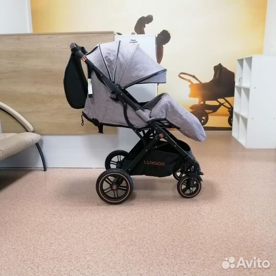 Коляска всесезонная компактная Luxmom 609