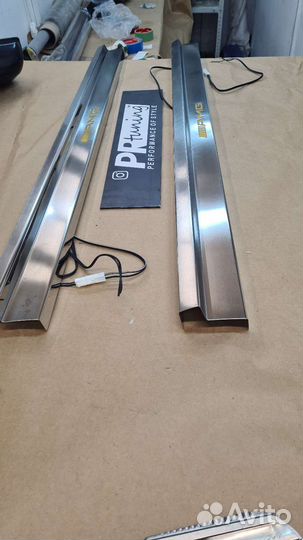 Металлические накладки на пороги амг c124 купе