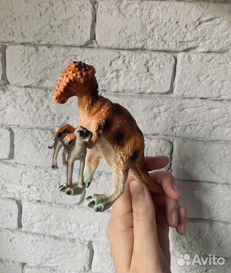 Авторские фигурки динозавров