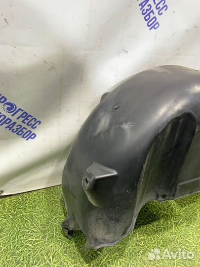 Подкрылок задний правый Renault Fluence седан 1.6