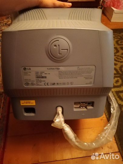 Монитор LG Flatron F700P
