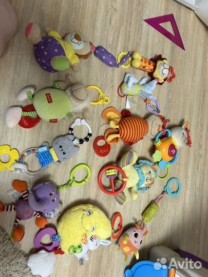 Подвески на коляску и кроватку