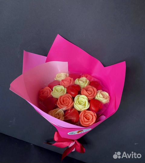 Шоколадные Розы и Сердца - 19 шт в Букете