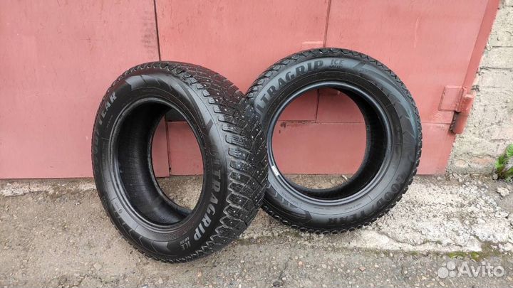 Goodyear Ultragrip Ice Arctic 215/65 R16 98T