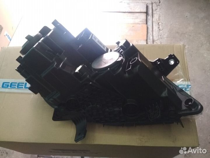 Фары передние Geely Atlas