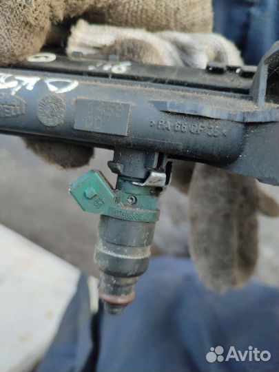 Топливная рампа с форсунками октавия тур 1.6