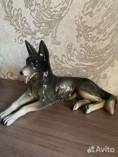 Фарфоровая статуэтка овчарки
