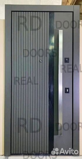 Входная дверь с парадной ручкой