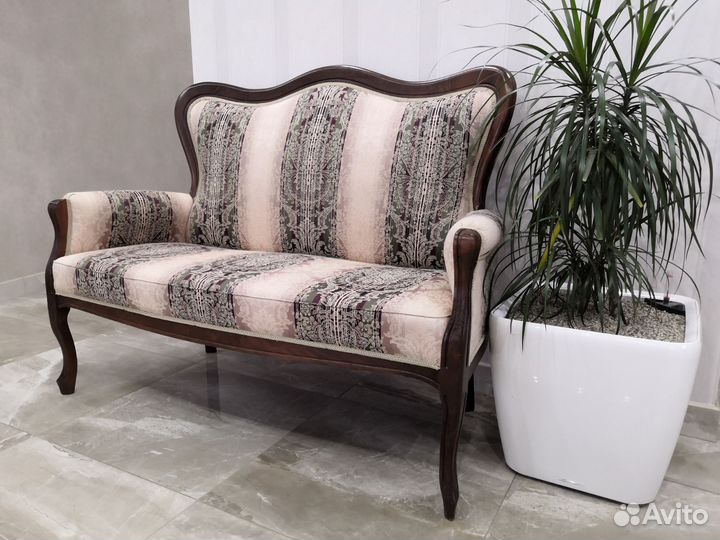 Диван маленький