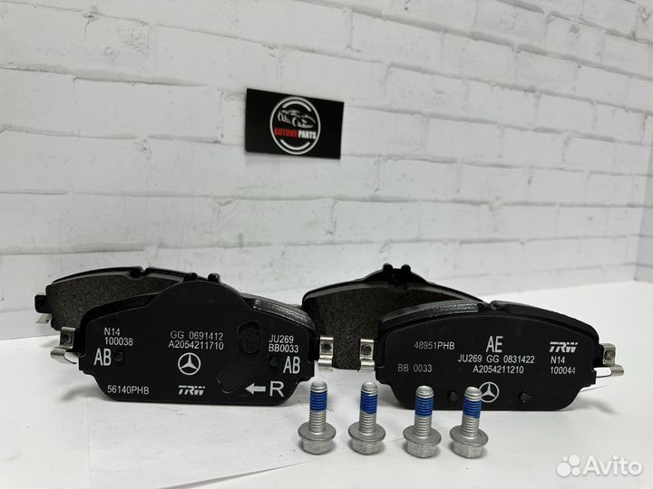 Передние тормозные колодки Mercedes A0004208700