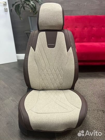 Автомобильные чехлы 5D на Geely Monjaro
