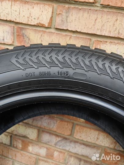 Nokian Tyres Hakkapeliitta 8 SUV 235/55 R18 104T