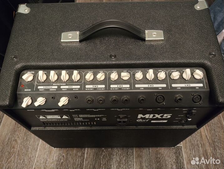 Продам универсальный комбоусилитель Cort mix 5