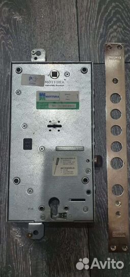 Замок дверной