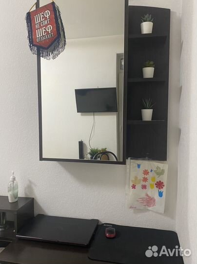 Стол плюс зеркало