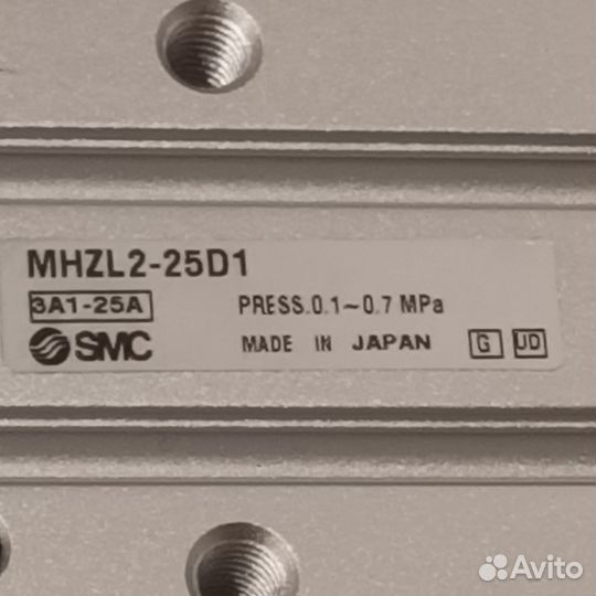 Пневмозахват SMC mhzl2-25D1