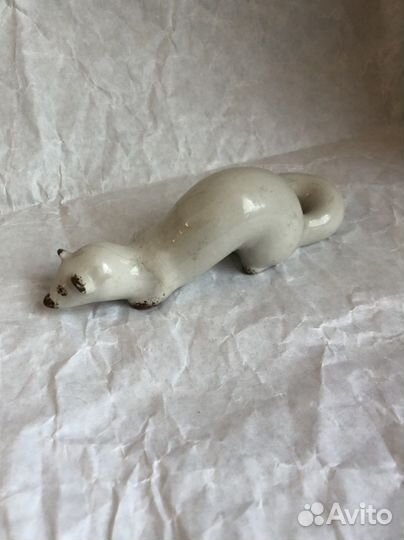 Фарфоровая статуэтка ласка