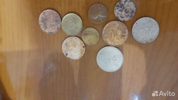 Продаю монеты, из ценых одна. Остальные в придачу