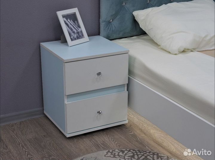 Тумба прикроватная