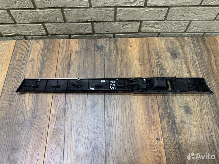 VW Touareg Накладка декоративная внутренняя LH RH