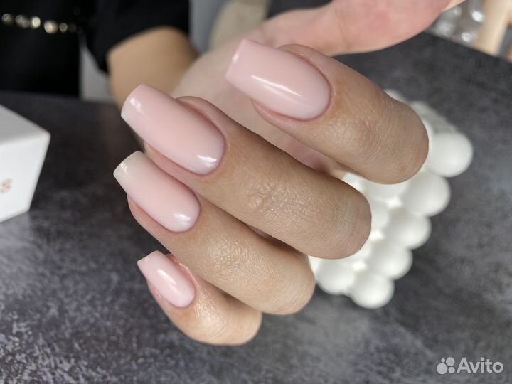 Модель на маникюр