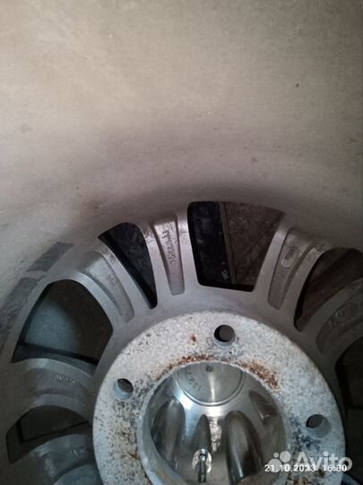 Колеса комплект в сборе r15 зимние Нива