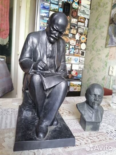 «Ленин за работой в Разливе летом 1917 г.»