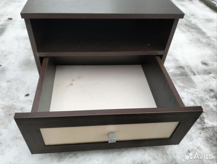Тумбочка прикроватная
