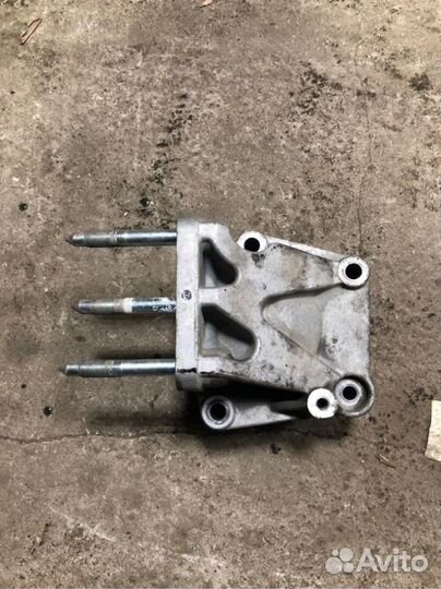 Кронштейн опоры двигателя Mitsubishi Outlander Gt