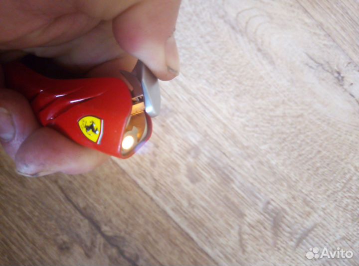 Зажигалка ferrari