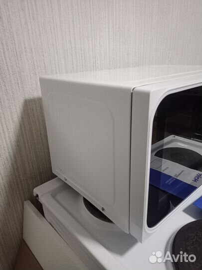 Микроволновка Haier hmx-dm218w